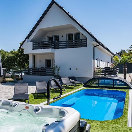 Balatonic Lime Apartmanhaz Siófok Exteriör bild