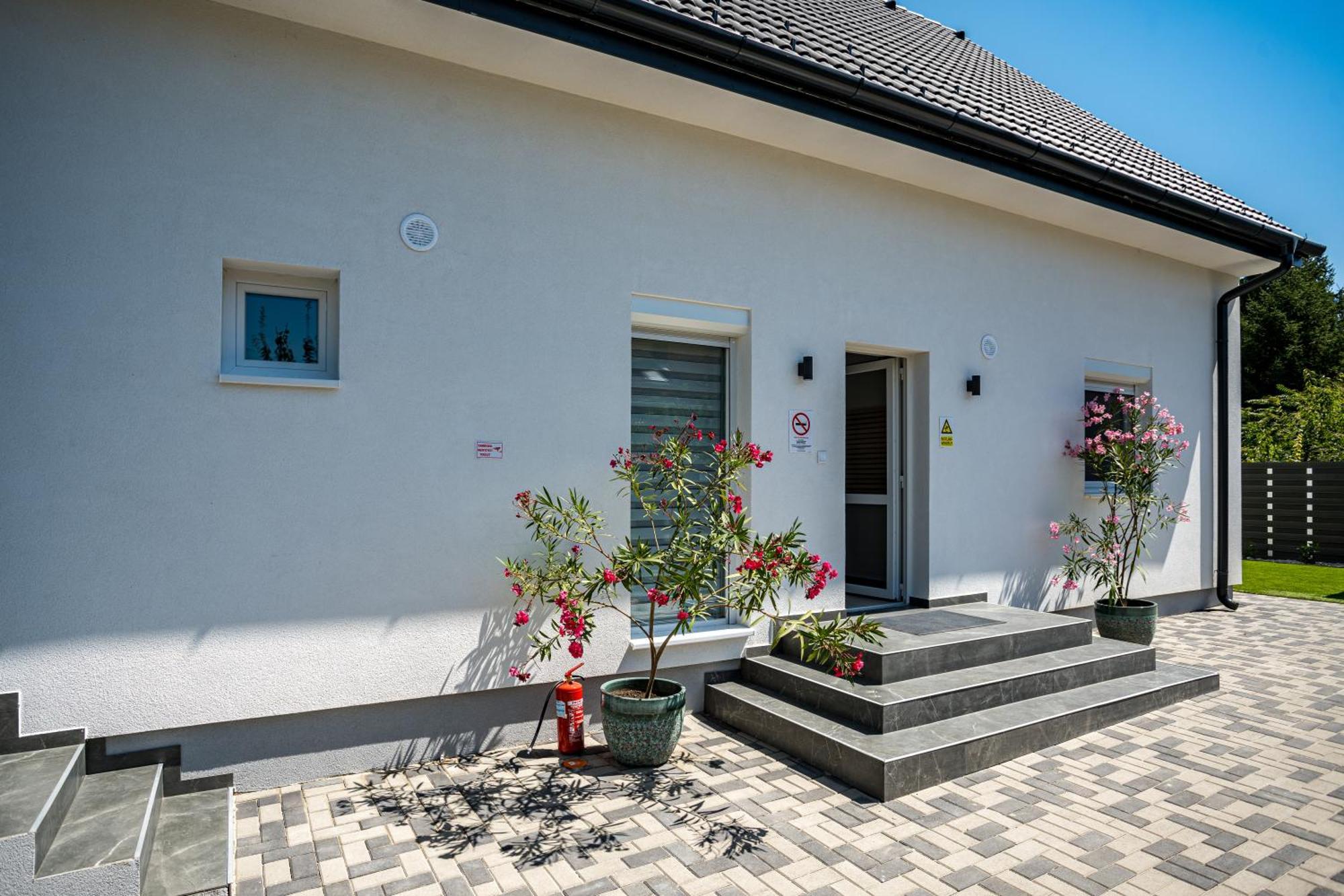 Balatonic Lime Apartmanhaz Siófok Exteriör bild