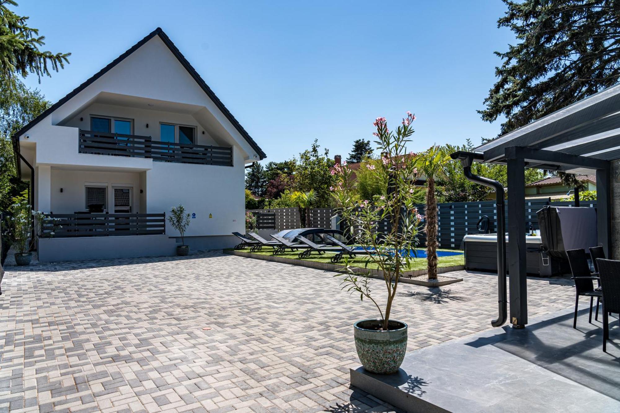 Balatonic Lime Apartmanhaz Siófok Exteriör bild
